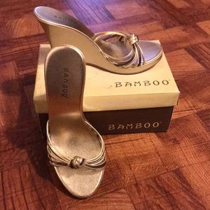⚡️Bamboo Brand Gold Mule Wedge💥
